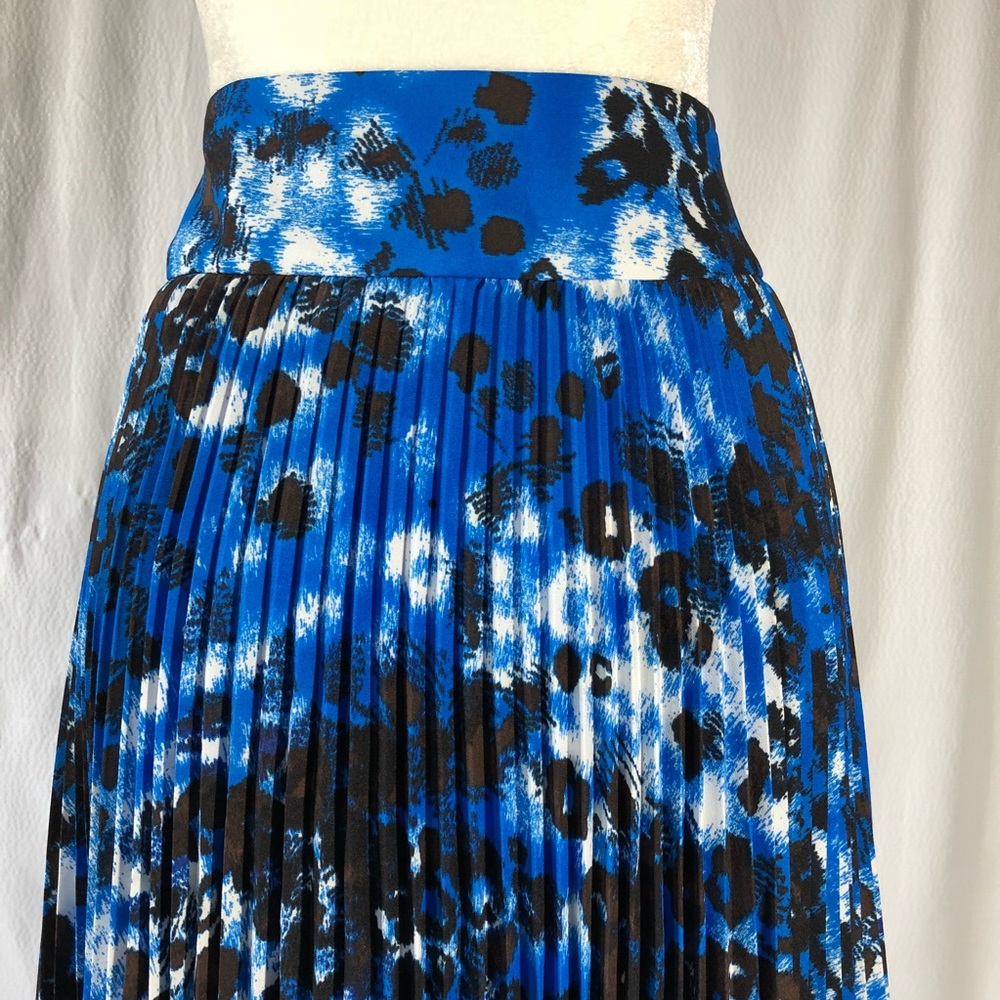 Ann Taylor Royal Blue Print Pleated Skirt - Picture 7 of 8